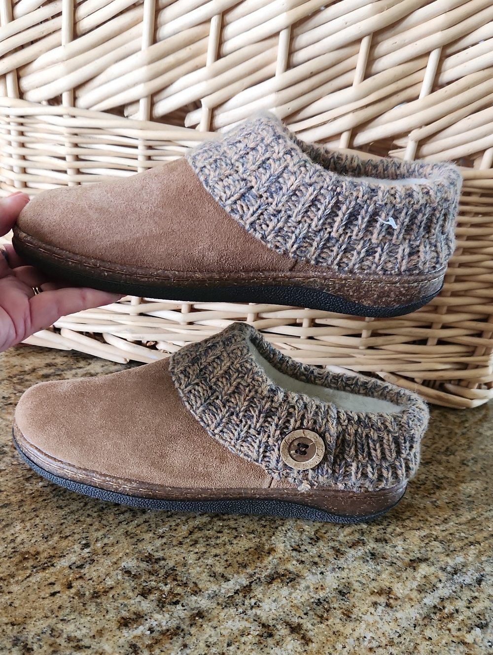 NWT Clarks Women's Suede Sweater Knit Clogs Color Tan Size 7 - Picture 6 of 16